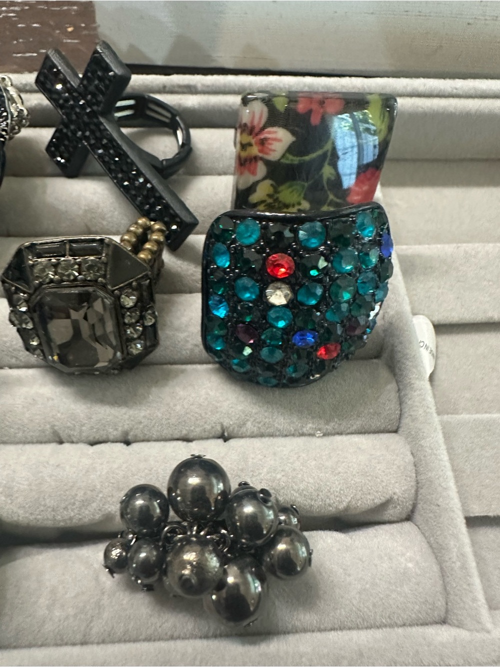 Vintage Lot of 8 Statement Rings | Adjustable Black, Rhinestone Costume Jewelry - Picture 8 of 8